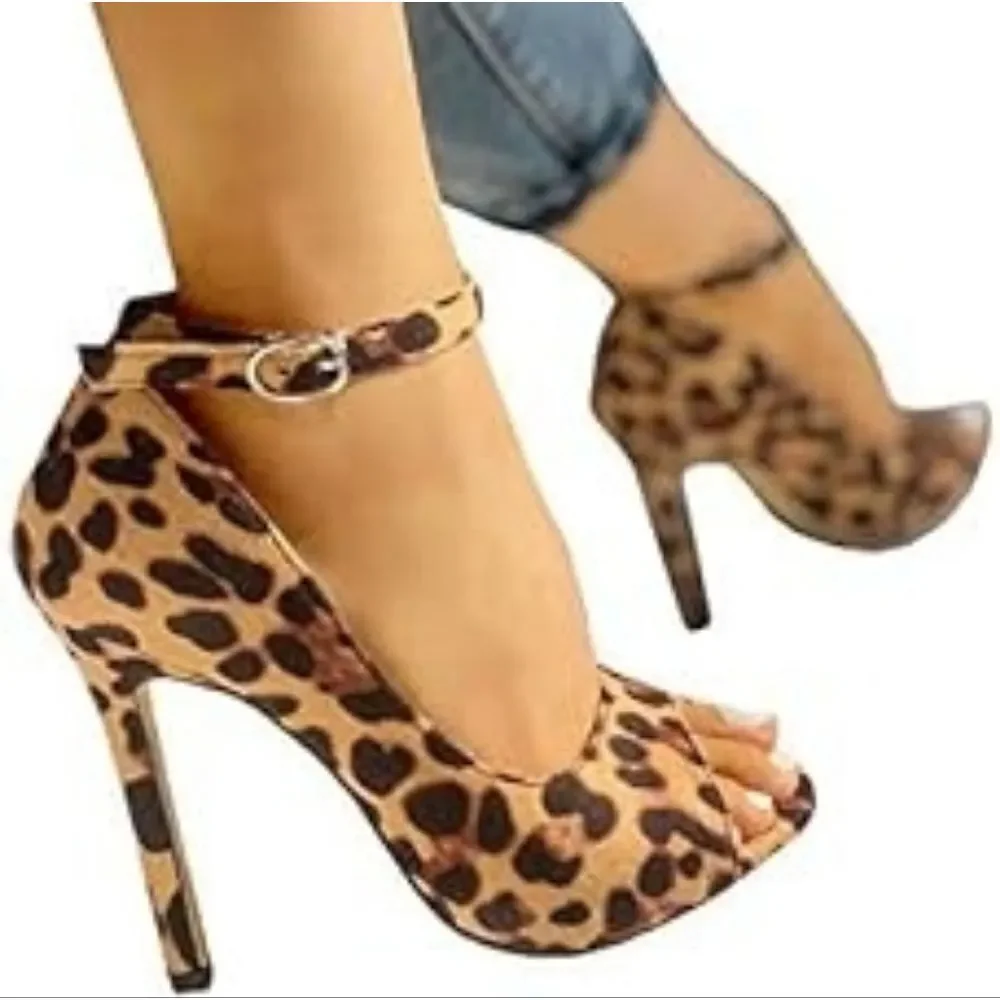(S-4377) Leopard Stiletto Heels Sz 6.5